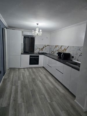 Apartament Lux cu 4 camere de inchiriat Piata mica(Flori) - imagine 6