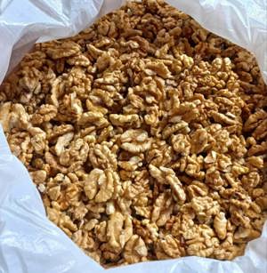 Miez de nucă 40 lei  kg