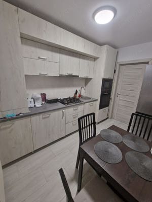 Inchiriez apartament 2 camere, decomandat, zona Bazilescu - imagine 9