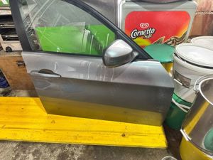 usa dreapte fata+spate Bmw seria 3 Model E90