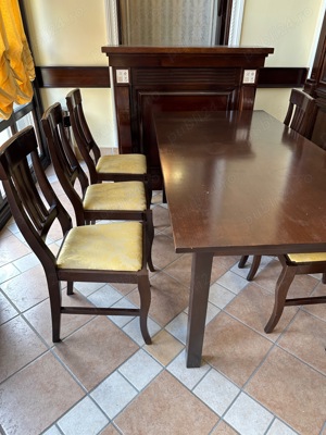 Vand seturi de mese de lemn cu scaune,pentru interior