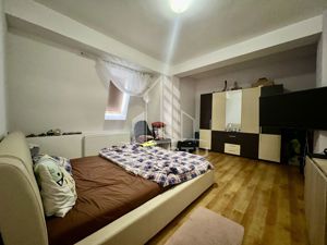 Apartament pe 2 niveluri, 3 camere, 2 bai, lift, zona Lunei - imagine 4