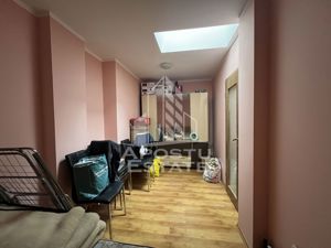 Apartament pe 2 niveluri, 3 camere, 2 bai, lift, zona Lunei - imagine 7