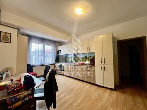 Apartament pe 2 niveluri, 3 camere, 2 bai, lift, zona Lunei - imagine 2