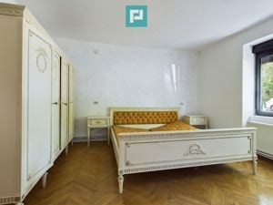 Casă de vânzare cu 4 camere în Pâncota central - imagine 2