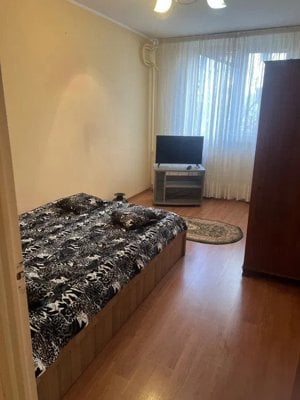 Apartament de 2 camere, 50 mp, decomandat, balcon, zona Titan