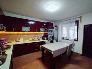 Casa 4 camere, 414mp teren, zona stadion municipal Oradea - imagine 13