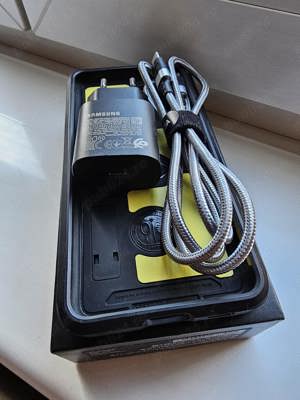 Cutie samsung s21 plus + incarcator + cablu de date pentru s21 plus