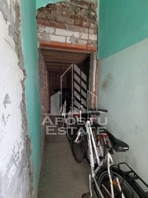 Casa la curte comuna, necesita renovare, situata in zona Dambovita. - imagine 8