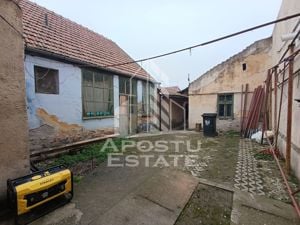 Casa la curte comuna, necesita renovare, situata in zona Dambovita. - imagine 10