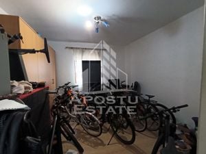 Casa la curte comuna, necesita renovare, situata in zona Dambovita. - imagine 2