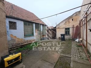 Casa la curte comuna, necesita renovare, situata in zona Dambovita. - imagine 11