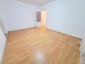 Apartament 3 camere semidecomandat | Etaj 1, zona Ura - imagine 5