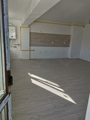 Persoana fizica vând apartament 2 camere 57 mp în Hlincea mutare imediata  - imagine 2