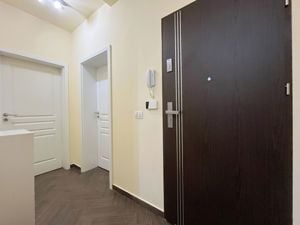 Apartament 2 camere, curte privata -Dumbravita - imagine 12