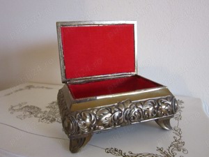 cadou rar Caseta Cutie "Bonne Fete Maman" Franta 1980