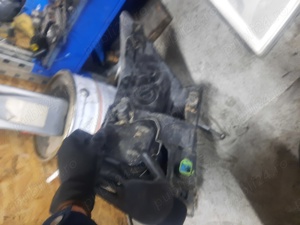 Vând  2 faruri  pentru  ford.