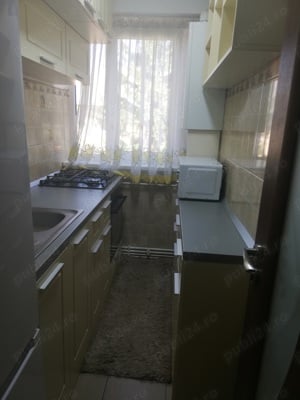 Vând apartament cu 2 camere, str. ZORILOR,lângă liceul Spiru Haret, Suceava  - imagine 2