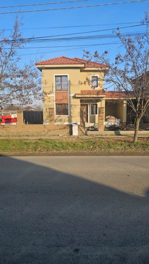 Casa cu garaj, lângă Carrefour, la asfalt - 5 camere, 3 băi - 220.000E - imagine 2