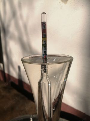 Tuica de vanzare din fructe bio