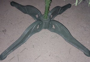 Vând brad artificial cu înălțimea de aproximativ 250cm.