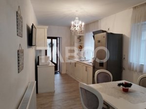 Apartament 3 camere 95 mpu 2 bai etaj 1 zona Orasul de Jos Sibiu - imagine 2