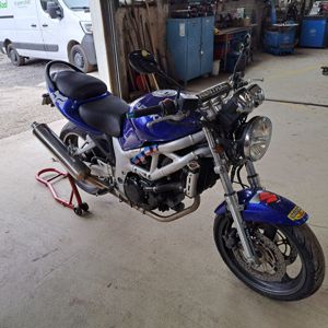 Motocicleta Suzuki SV 650 