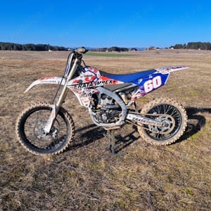 Yamaha motocicleta cross adevarata