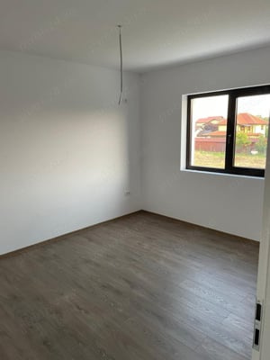 Vand apartament 2 camere  - imagine 7