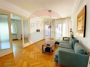 Apartament cu 3 camere în vilă, de închiriat, în zona Capitale - imagine 4