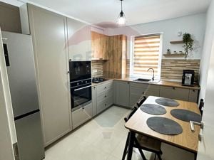 Apartament cu 3 camere de vânzare în zona Tractorul - imagine 2