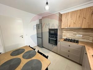 Apartament cu 3 camere de vânzare în zona Tractorul - imagine 9