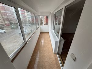 Baba Novac apartament 2 camere cu balcon etajul 1 bucătărie mobilata living dulap +2 comode zugrăvit - imagine 4