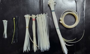 vand 223 coliere de plastic(șoricei) diferite dimensiuni,noi,10,15,20,30,120cm