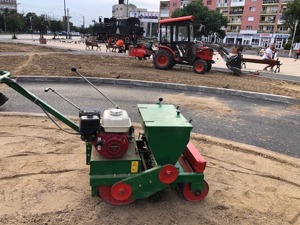 Masina de semanat gazon  de la 1 euro mp -servicii peisagistice