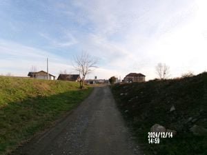 1000 mp intravilan construibil. Acces fără restricții la drumul european. - imagine 6