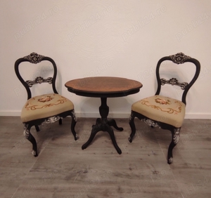 Vand masa cu intarsii si doua scaune din lemn masiv, Shabby chic 