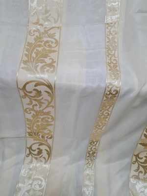 perdea bej dinmatase cu model