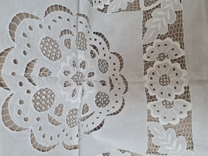 fata de masa alba cu broderie sparta - imagine 3