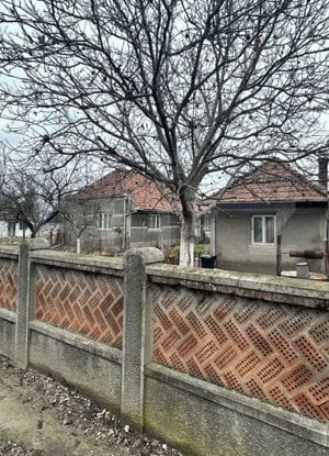 Casă cu anexă 7 camere (Teiuș), 1 bucutarie, 1 baie, 1 living, gradina.