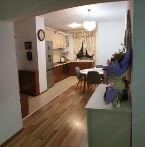 Vand apartament cu 3 camere