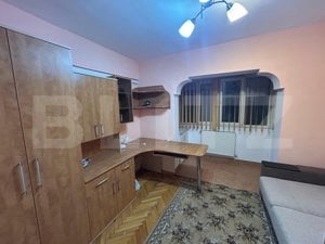 Apartament cu 4 camere de inchiriat.