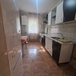 De închiriat  apartament cu 3 camere - imagine 8