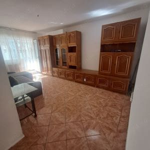 De închiriat  apartament cu 3 camere - imagine 2