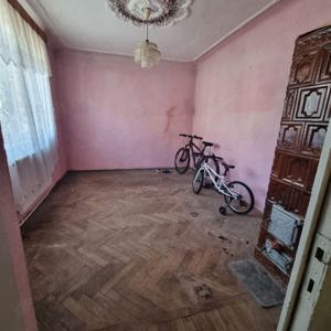 De vanzare apartament la etajul 1 cu 2 camere si balcon