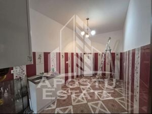 Apartament cu 2 camere la curte comuna, centrala termica, boxa de 50mp - imagine 5