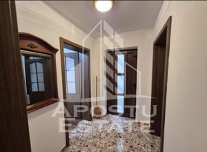 Apartament cu 2 camere la curte comuna, centrala termica, boxa de 50mp - imagine 4