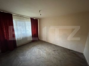 Apartament 2 camere, decomandat, 332 mp,zona 9Mai - imagine 2