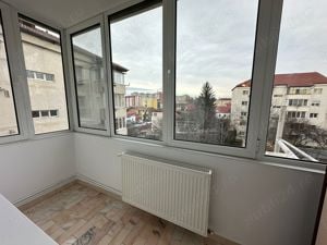 Apartament cu 3 camere, Calea Bogdanestilor, etaj intermediar, centrala proprie, garaj propriu - imagine 3