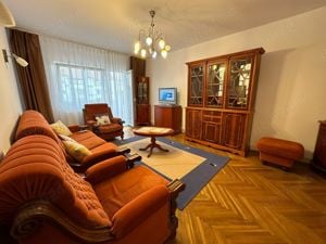 Apartament cu 3 camere, Calea Bogdanestilor, etaj intermediar, centrala proprie, garaj propriu